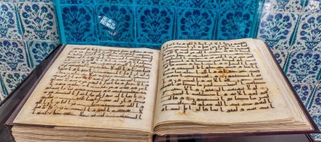 The Topkapı Qurʾān Manuscript H.S. 32. History, Text, and Variants