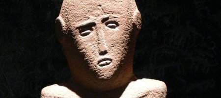 Roads of Arabia: Archaeological Treasures of Saudi Arabia (September (...)